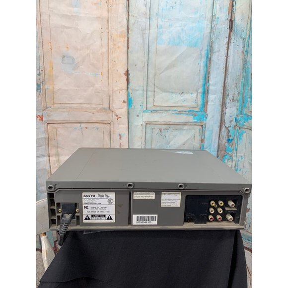 Sanyo VHS Player *Parts* - Picture 4 of 5